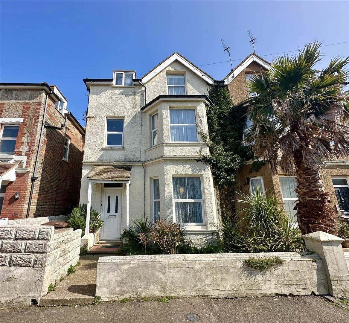 2 bed property in Linden Road, Bexhill-On-Sea
